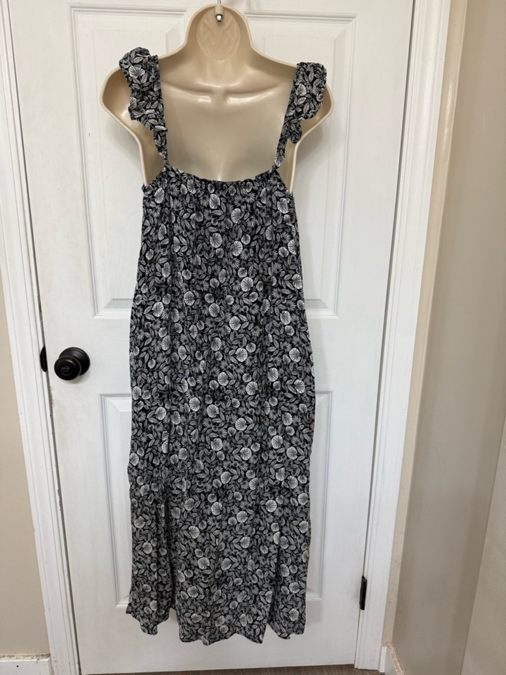 LOFT Black & White Floral Maxi Dress Ruffle Strap Flowy XS Summer Boho - Picture 4 of 9